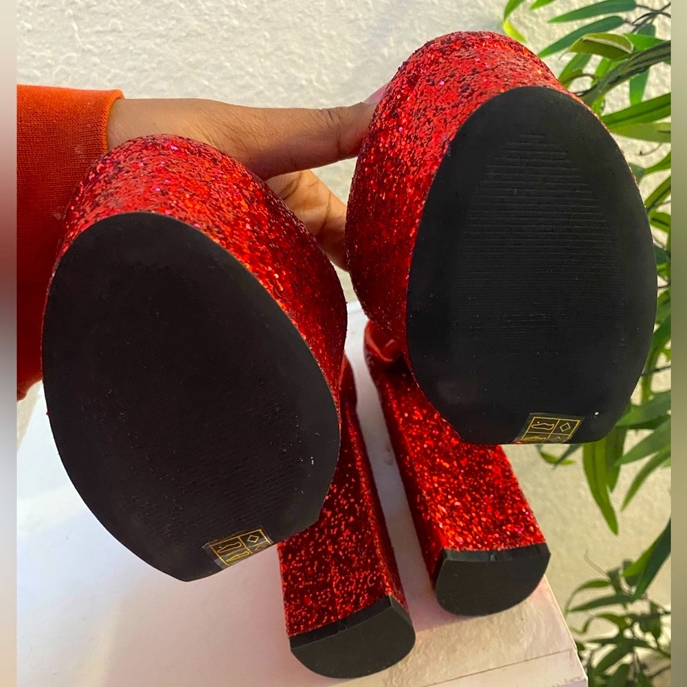 Red Heels 👠 - Picture 10 of 12